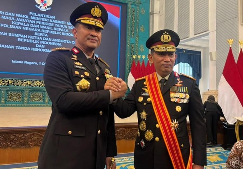 Listyo Sigit Prabowo dan Suyudi Ario Seto dalam proses pergantian kepemimpinan Polri