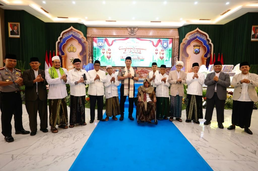 Kapolri Suyudi Ario Seto menghadiri silaturahmi kamtibmas bersama ulama se-Jawa Timur di Gedung Mahameru Mapolda Jatim.