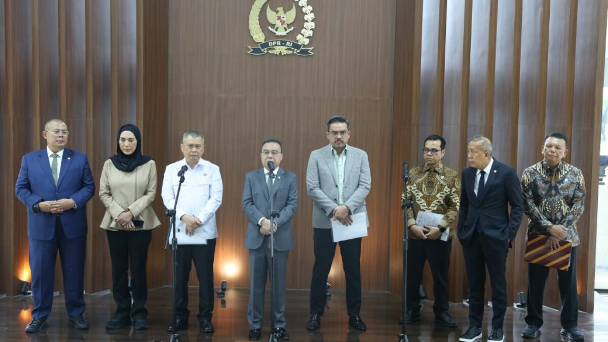Layanan pengantaran Gojek dalam penerapan aturan transportasi berbasis platform digital.