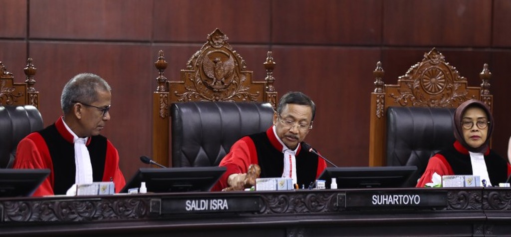 Sidang Mahkamah Konstitusi saat membacakan putusan uji materi Undang-Undang Peradilan Militer.