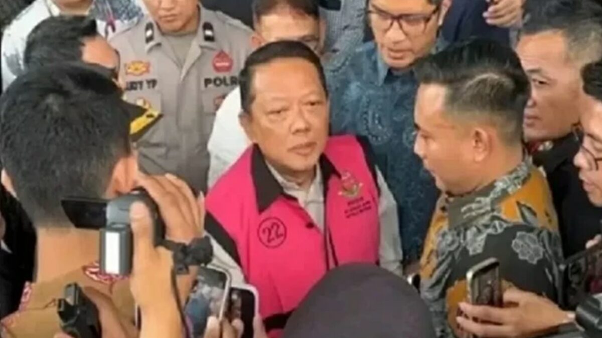 Eks Jampidsus Febrie Adriansyah Jalani Sidang Dakwaan, 34 Jaksa Disiapkan