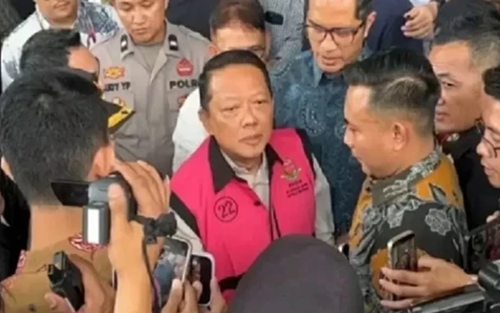 Mantan Jampidsus Febrie Adriansyah menghadapi sidang perkara dugaan TPPU