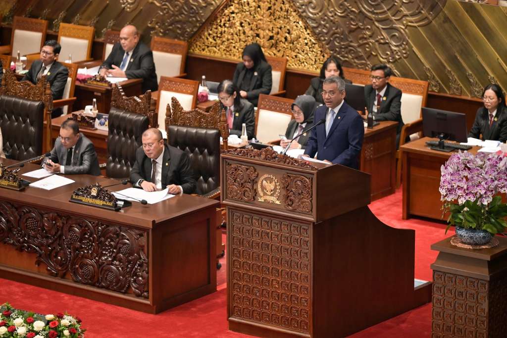 Menteri Keuangan Suahasil Nazara membahas APBN 2027 di DPR RI