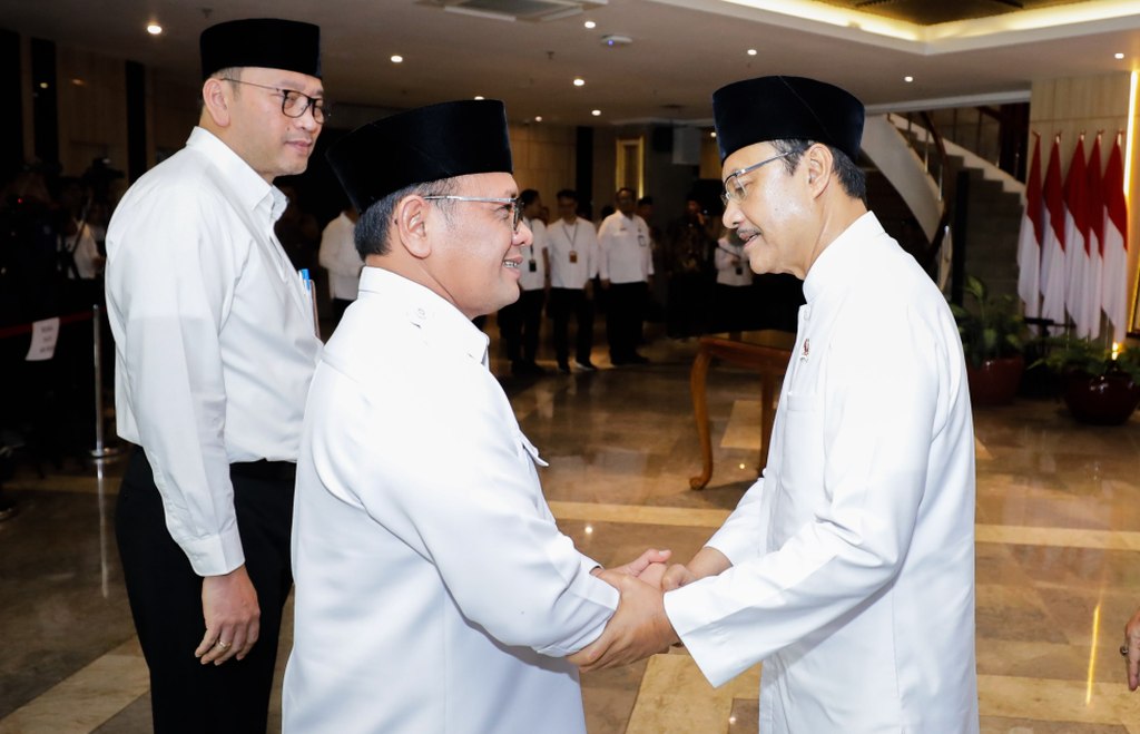 Gus Ipul melantik M Hasan Chabibie sebagai Sekjen Kementerian Sosial dan memberikan arahan reformasi birokrasi.