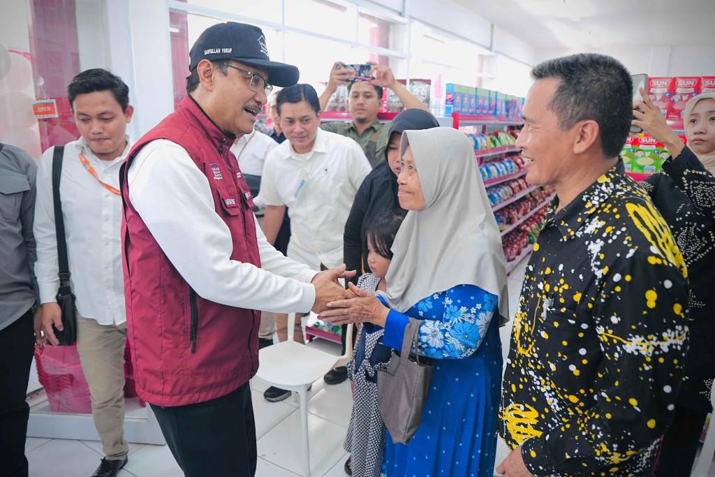 Gus Ipul meninjau operasional Koperasi Desa Merah Putih dan layanan bantuan sosial di Lamongan.