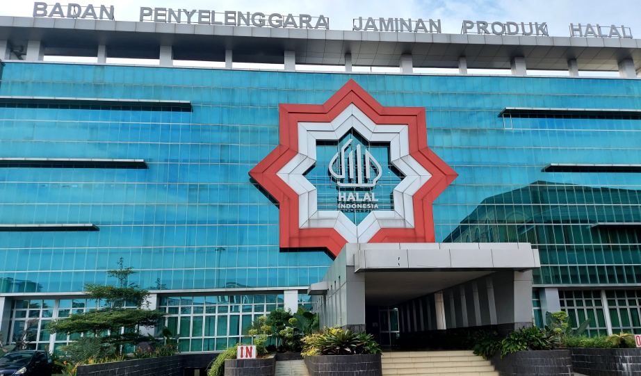 Produk makanan dan minuman yang menjadi bagian dari kewajiban sertifikasi halal bagi pelaku usaha di Indonesia.
