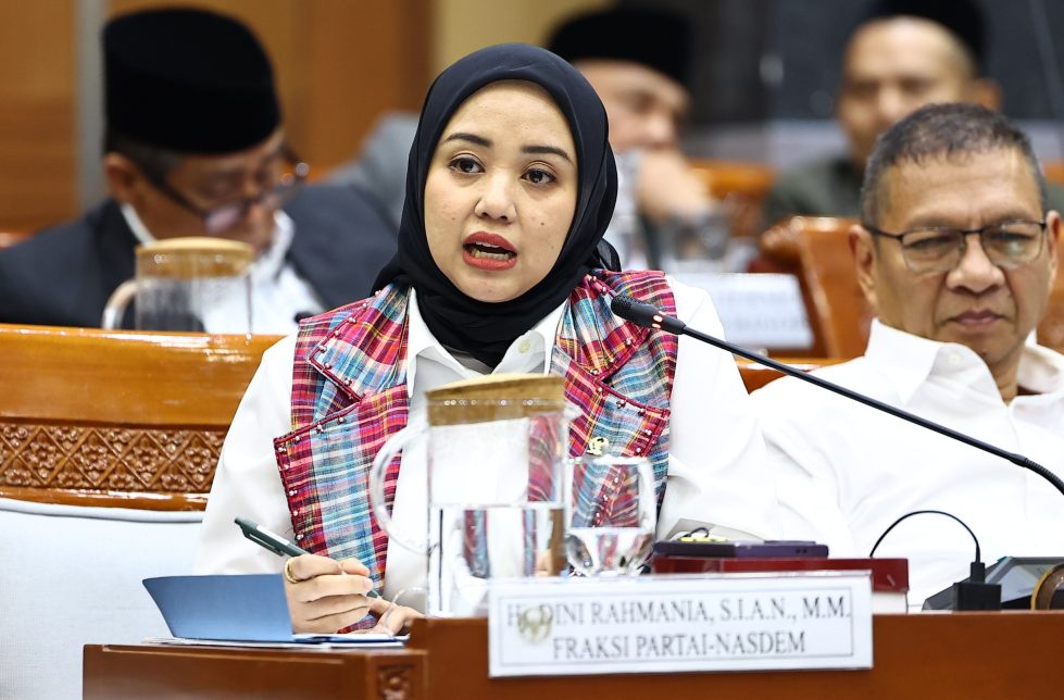 Upaya pemadaman karhutla di kawasan Taman Nasional Bromo Tengger Semeru yang menewaskan empat petugas dan relawan.