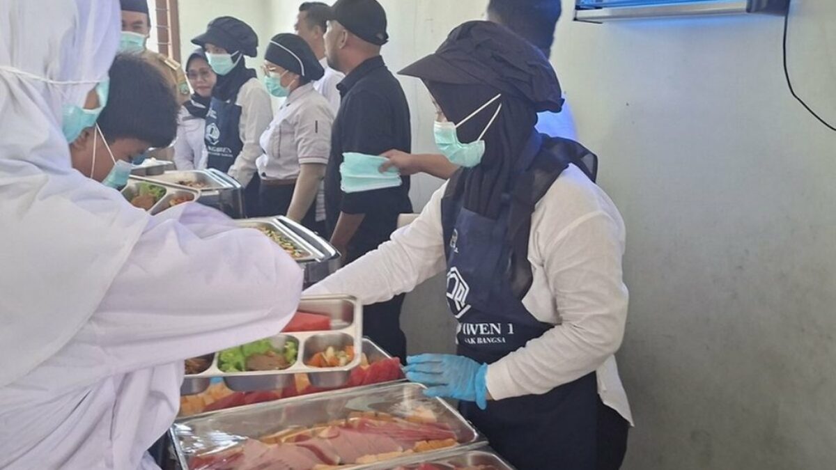 MBG Mulai Diuji Prasmanan di Kelas, Makanan Disajikan Lebih Hangat