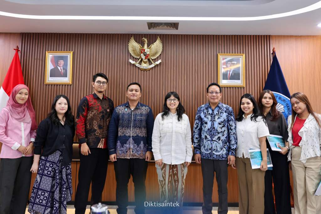 Stella Christie dalam pertemuan Kemdiktisaintek dan METI Energi Muda mengenai talenta energi terbarukan.
