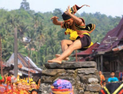 Mengenal Fahombo, Tradisi Lompat Batu Nias yang Menyimpan Sejarah Peperangan